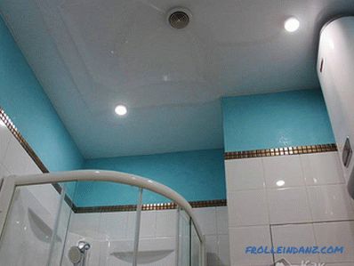 Design stropních stropů v koupelně