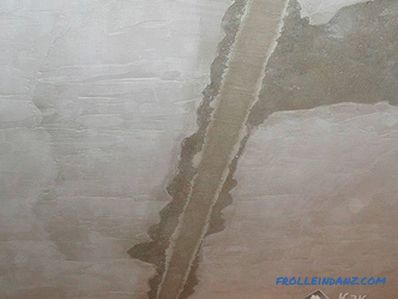 Jak utěsnit švy na stropě
