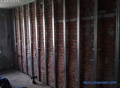 Jak opravit sádrokartonové stěny ke zdi