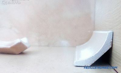 Jak lepit keramické obrubníky na vanu