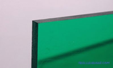Typy polykarbonátu, velikost plechu, struktura a rozsah barev