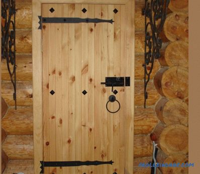 Do-it-yourself dřevěné vstupní dveře: jak udělat