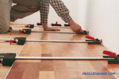 Způsoby položení podlahové desky na základnu a na polena (foto a video)