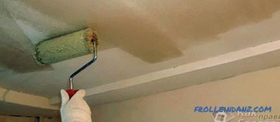 Jak přilepit tapetu na strop
