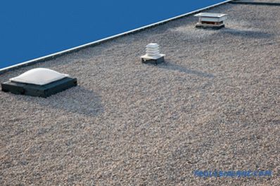Zařízení ploché střechy, konstrukce střešních koláčových schémat a fotografií