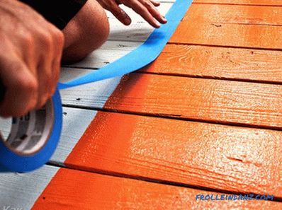 Jak malovat dřevěnou podlahu v domě u chaty